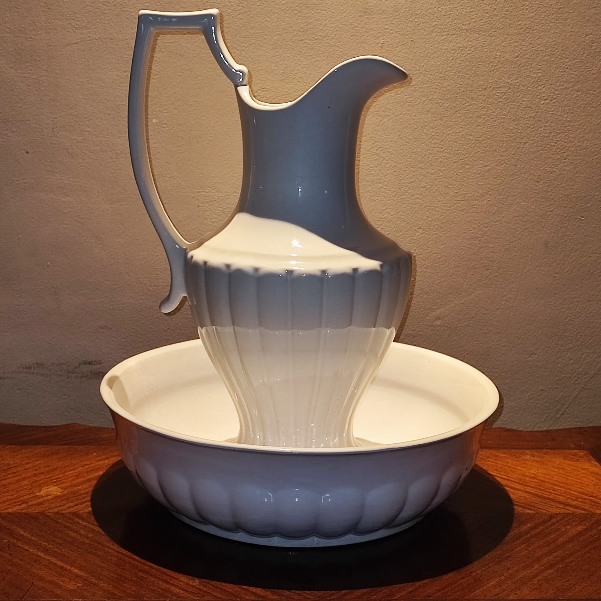 cruche / nécessaire de salle de bain antique